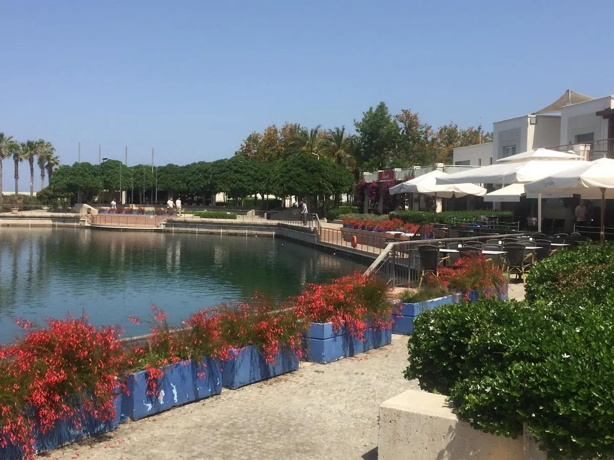 Bodrum-Turgutreis Merkezde Plaja 50 Metre Uzaklikta 1 Ve 2 Numarali Daireler