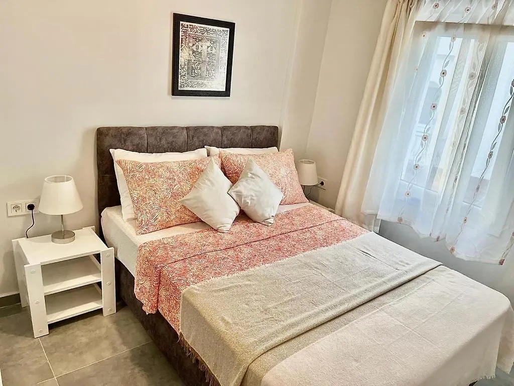 Bodrum-Turgutreis Merkezde Plaja 50 Metre Uzaklikta 1 Ve 2 Numarali Daireler