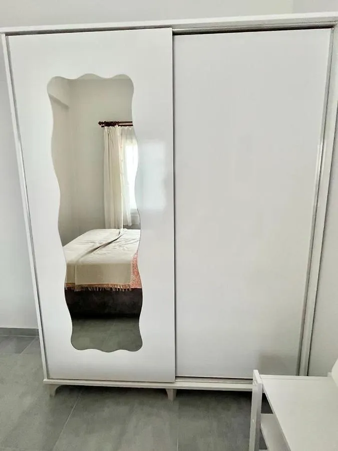 Bodrum-Turgutreis Merkezde Plaja 50 Metre Uzaklikta 1 Ve 2 Numarali Daireler アパート